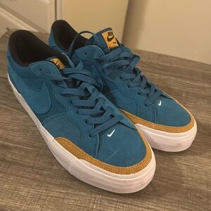 Nike blazer low